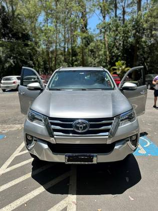 TOYOTA HILUX SW4 2.8 SRX 4X4 16V TURBO INTERCOOLER DIESEL 4P AUTOMÁTICO